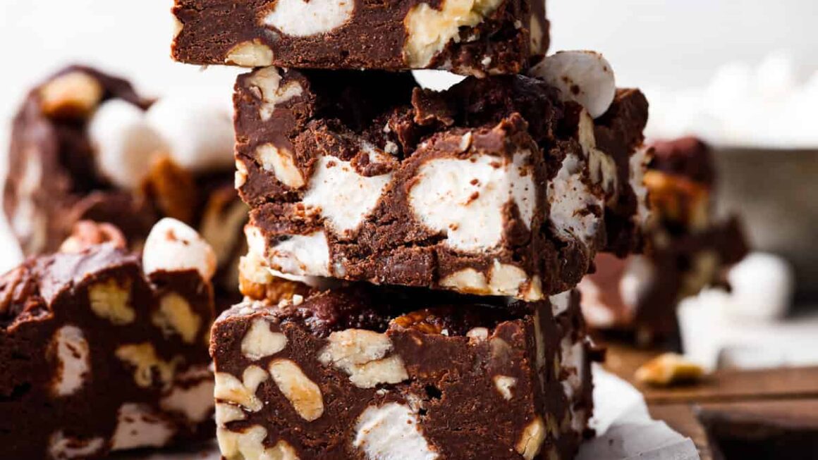 No-Bake Rocky Road Bars | The Recipe Critic