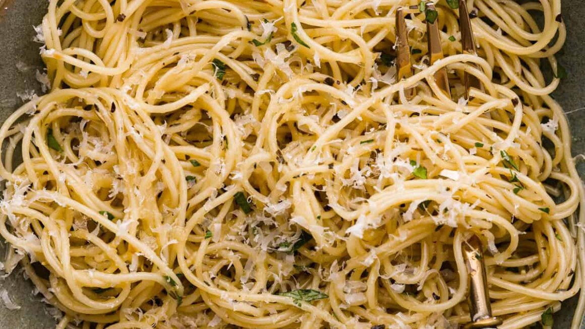 Easy Garlic Butter Pasta Recipe