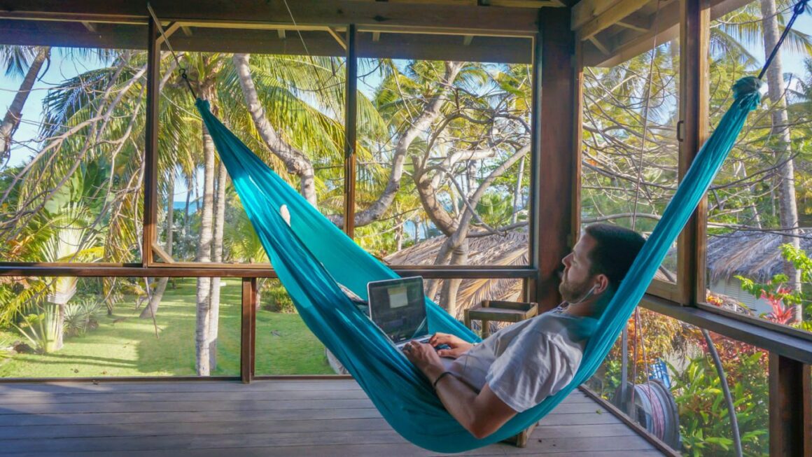 How to Plan Your Exit: Going From Office Desk to Digital Nomad
