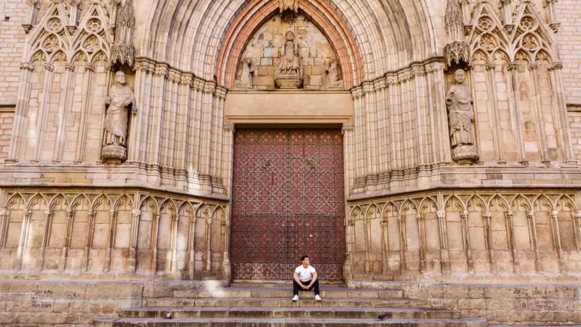 How to Overcome Being Alone & Meet People When You Travel