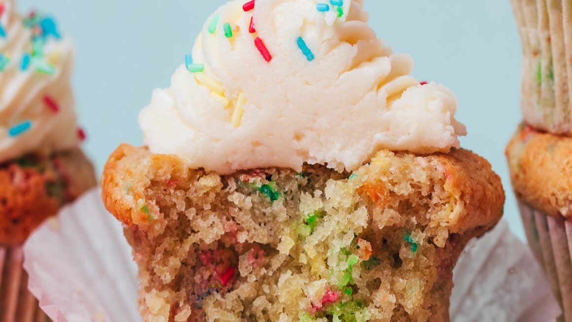 Gluten-Free Funfetti Cupcakes (1 Bowl!)